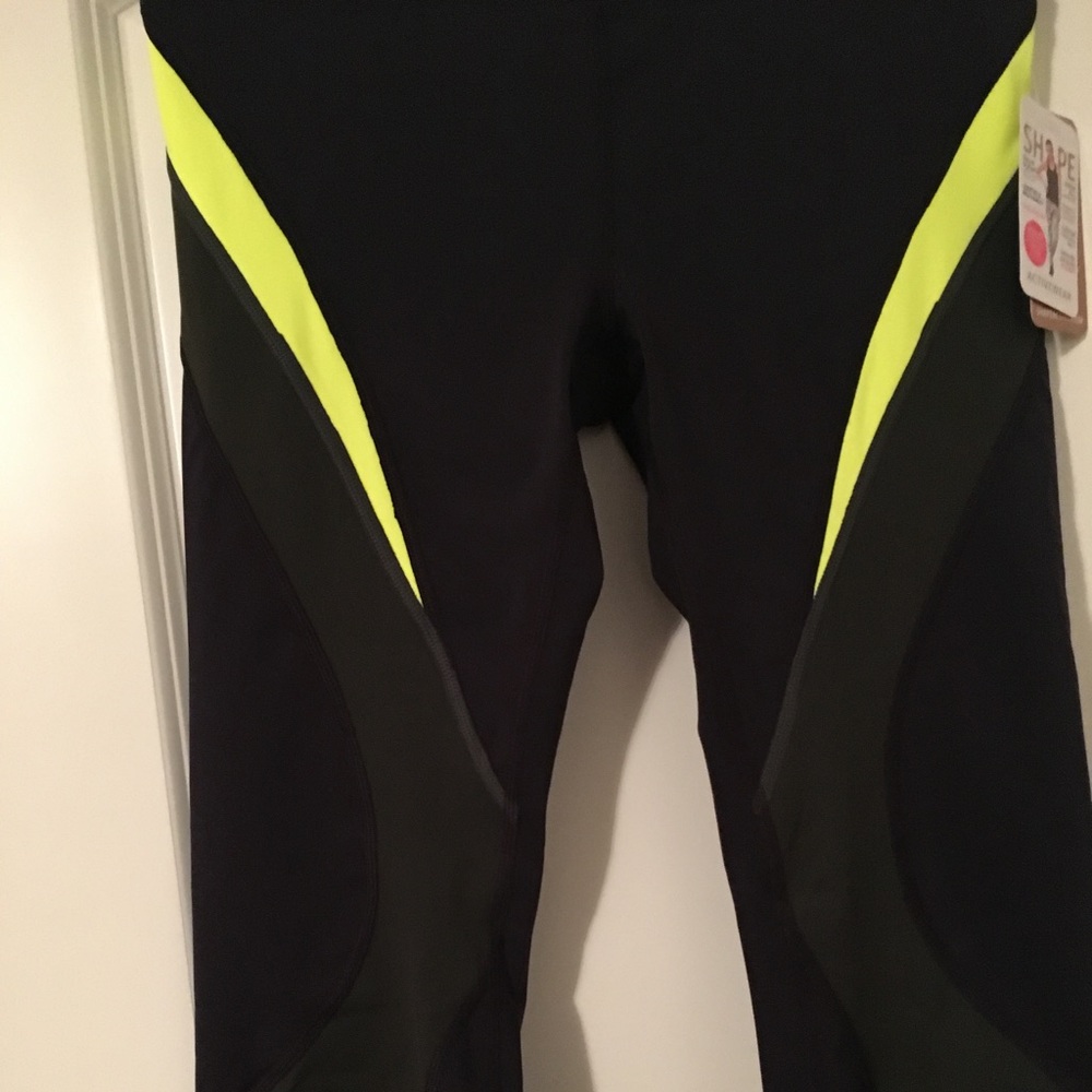 NEW SHAPE Activewear Shadow Leggings - Picture 6 of 6